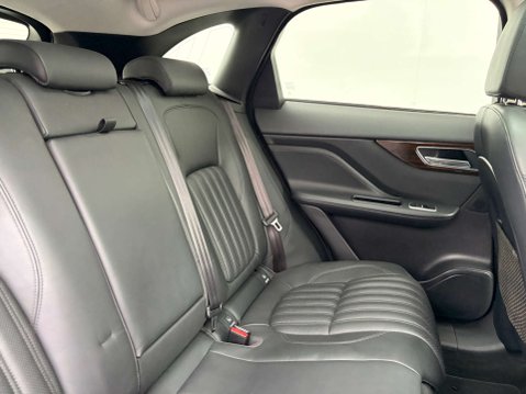Jaguar F-Pace 2.0 F-PACE Portfolio AWD D 4WD 5dr 28