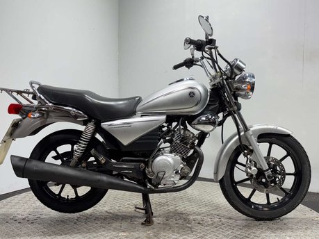 Yamaha YBR125 Custom 2012 ONLY 11K PROJECT BIKE SPARES OR REPAIR 125CC LEARNER