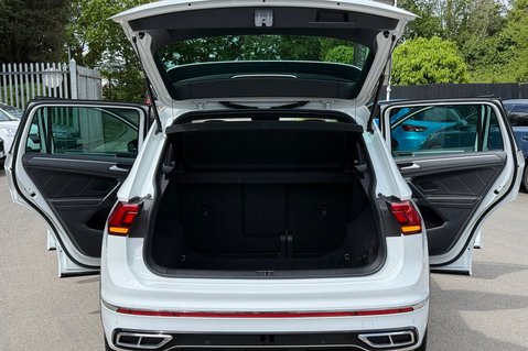 Volkswagen Tiguan R-LINE TSI DSG - ONE OWNER - APPLE CAR PLAY -ADAPTIVE CRUISE 19