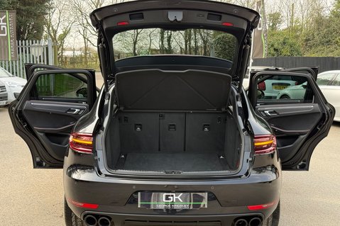 Porsche Macan GTS PDK -21 INCH ALLOYS -ELECTRIC TOWBAR -BOSE -SPORTS CHRONO -PDLS PLUS 20