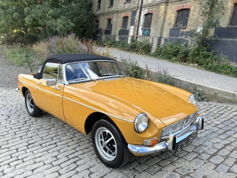 MG B ROADSTER 9