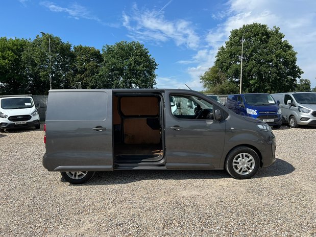Vauxhall Vivaro SWB L1H1 Low Roof Sportive 2700 Air Con Sensors EURO 6 NO VAT 9