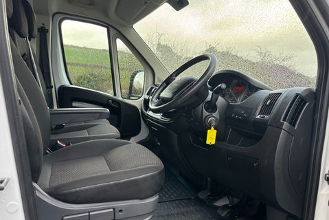 Peugeot Boxer 333 L1 H1 120 ps BlueHdi Professional - Sat Nav & Air Con 16