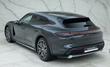 Porsche Taycan 4S Cross Turismo 9