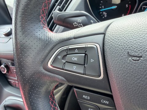 Ford Kuga ST-LINE TDCI 27