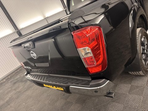 Nissan Navara 2.3 dCi Tekna Auto 4WD Euro 6 4dr 38