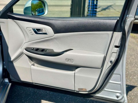 Toyota Crown 3.5 Hybrid Special Edition 5dr 37