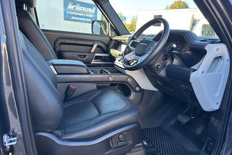 Land Rover Defender 90 D300 Hard Top X-Dynamic HSE 15