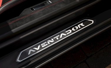 Lamborghini Aventador SV LP750-4 Roadster 24