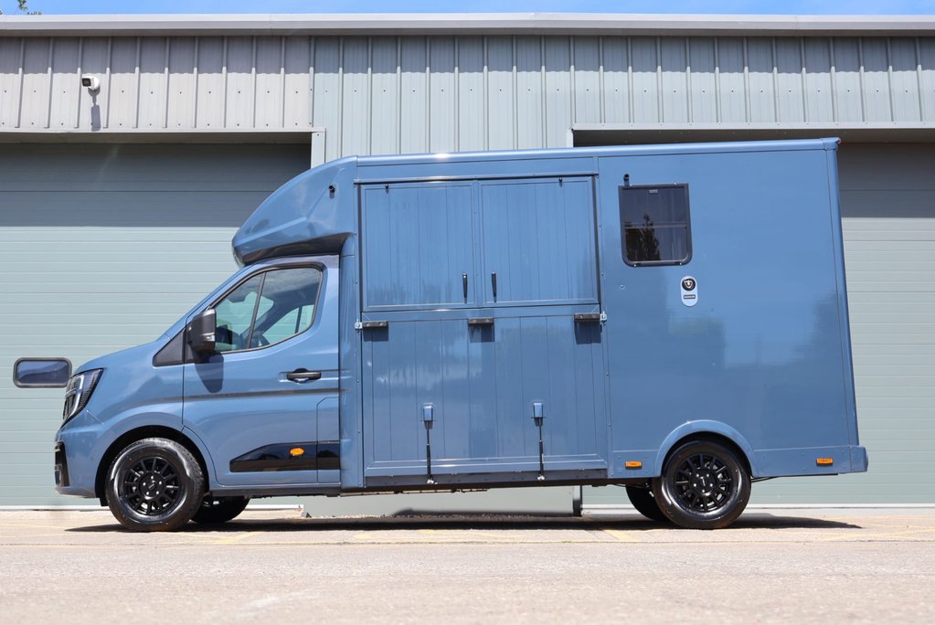 Renault Master 2026 BRAND NEW 3.5 TON STALLION SKR PRO BUILT BY SEEKER DELIVERY MILES  6