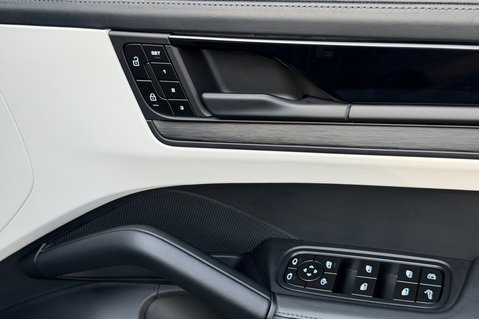 Porsche Cayenne V6 E-HYBRID BLACK EDITION -MATRIX LEDS -360 CAMS -WHITE LEATHER INTERIOR 46