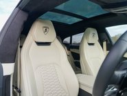 Lamborghini Urus V8 10