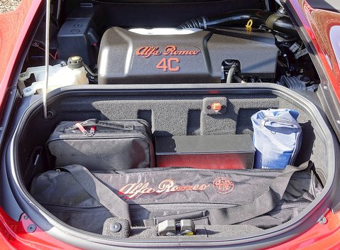 Alfa Romeo 4C Spider 2