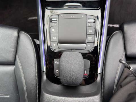 Mercedes-Benz GLA 2.0 GLA35 AMG (Premium) 8G-DCT 4MATIC Euro 6 (s/s) 5dr 37