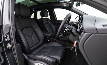 Porsche Macan S 10