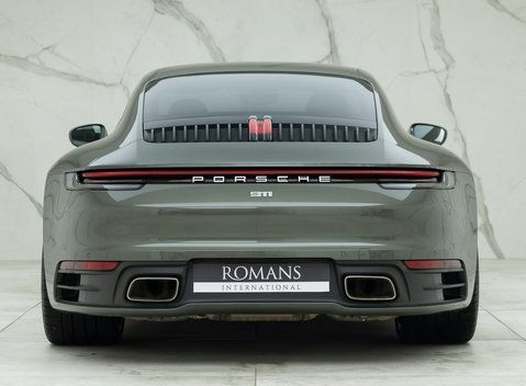 Porsche 911 Carrera (992) 4