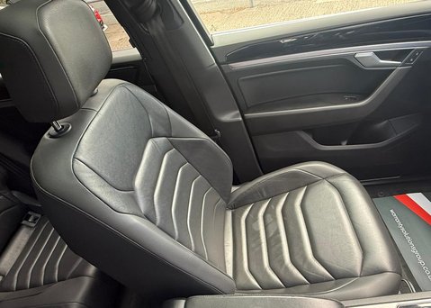Volkswagen Touareg 3.0 TDI V6 R-Line SUV 5dr Diesel Tiptronic 4Motion Euro 6 (s/s) (286 ps) 10