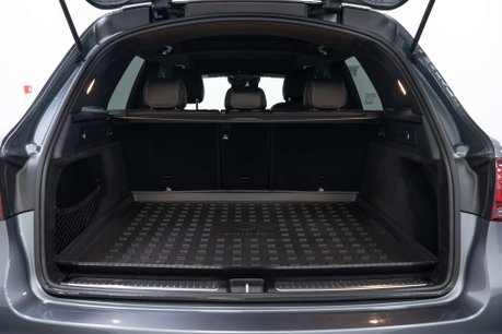 Mercedes-Benz GLC 2.0 GLC300d AMG Line (Premium Plus) SUV 5dr Diesel G-Tronic+ 4MATIC Euro 6 10