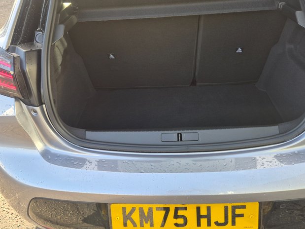 Peugeot 208 GT 11