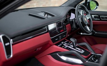 Porsche Cayenne Turbo 18