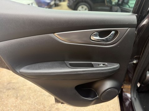Nissan Qashqai 1.3 DIG-T N-Connecta SUV 5dr Petrol Manual 22
