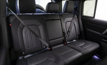 Land Rover Defender 110 X-Dynamic S D250 11