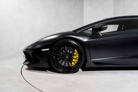 Lamborghini Aventador SV AD PERSONAM. FACTORY SATIN CARBON FIBRE EXT. COMFORT SEATS. FRONT LIFT. 9