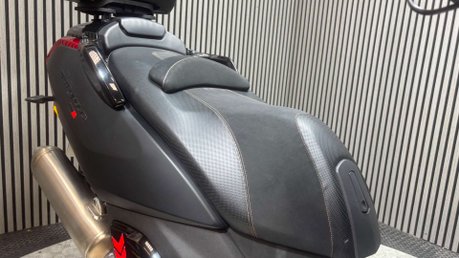 Peugeot Metropolis 400 RXR 2017 ONLY 10K 3 WHEELER TRIKE CAR LICENCE LONG MOT 26