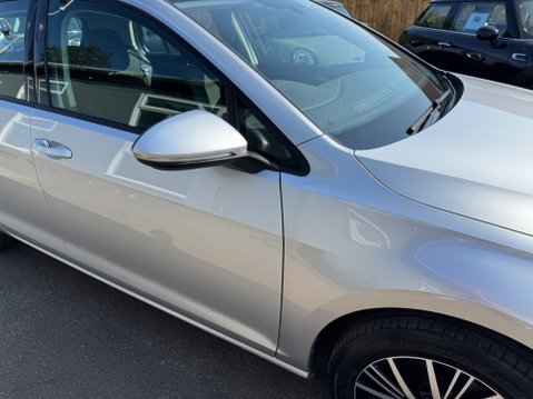 Volkswagen Golf SE TSI 17