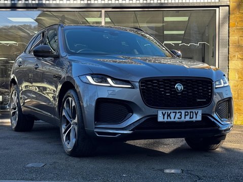 Jaguar F-Pace R-DYNAMIC HSE BLACK 11
