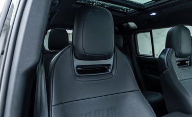 Land Rover Defender 110 OCTA Black 16