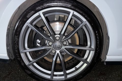 Volkswagen Golf R TSI 4MOTION DSG -LEATHER -CAMERA-PRETORIAS -PAN ROOF -WHITE/SILVER -GHOST 66
