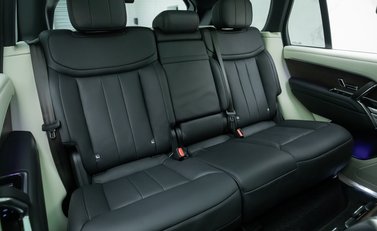 Land Rover Range Rover P440e SE 15