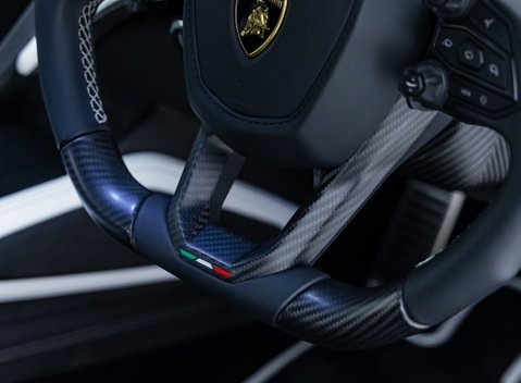 Lamborghini Revuelto 27