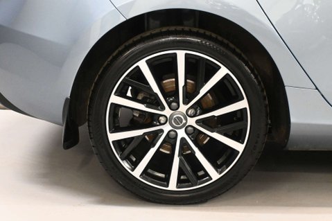 Volvo V40 1.5 V40 Inscription Edition T3 Auto 5dr 32