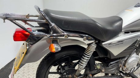 Yamaha YBR125 Custom 2012 ONLY 11K PROJECT BIKE SPARES OR REPAIR 125CC LEARNER 10