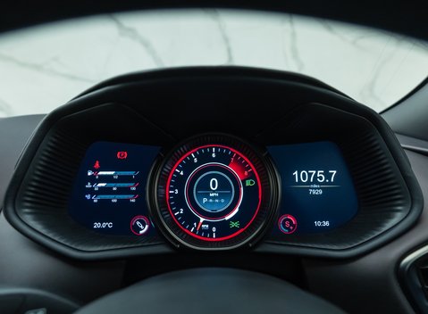 Aston Martin DB11 V8 19