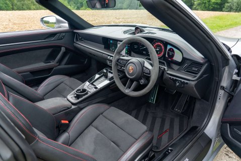 Porsche 911 Targa 4 GTS PDK 9