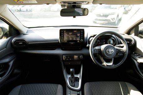 Toyota Yaris DESIGN FHEV