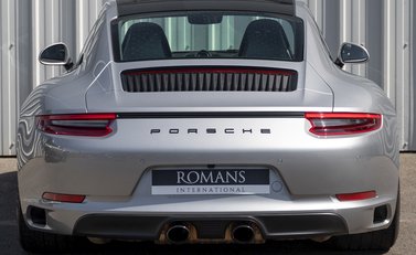 Porsche 911 Carrera GTS (991.2) 5