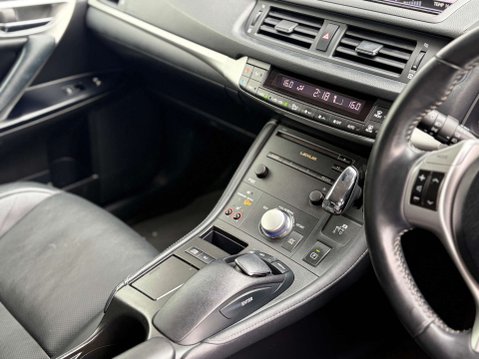 Lexus CT 1.8 CT 200h Luxury CVT 5dr 15