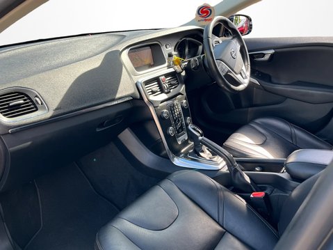 Volvo V40 T3 [152] Cross Country Pro 5dr Geartronic 2