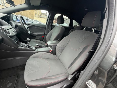 Ford Focus ST-LINE 11