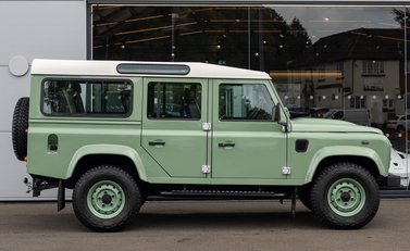 Land Rover Defender 110 HERITAGE 3