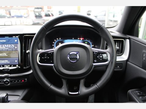 Volvo XC60 RECHARGE T6 R-DESIGN AWD 9
