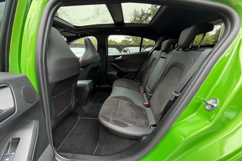Ford Focus ST -PAN ROOF -PARKING/PERFORMANCE/ASSIST PACKS -HUD -B&O - MEAN GREEN 31