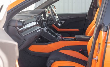 Lamborghini Urus Pearl Capsule 17