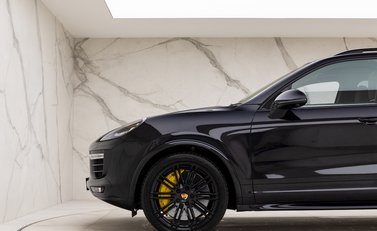 Porsche Cayenne Turbo S 26