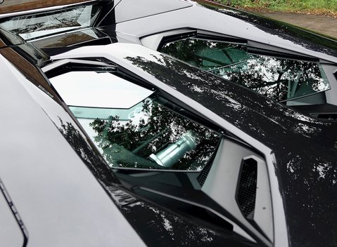 Lamborghini Aventador LP 700-4 Roadster 8