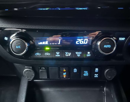 Toyota Hilux 2.8 HI-Luxury Invincible X D-4D 4WD Double Cab Auto 4WD 5dr 41